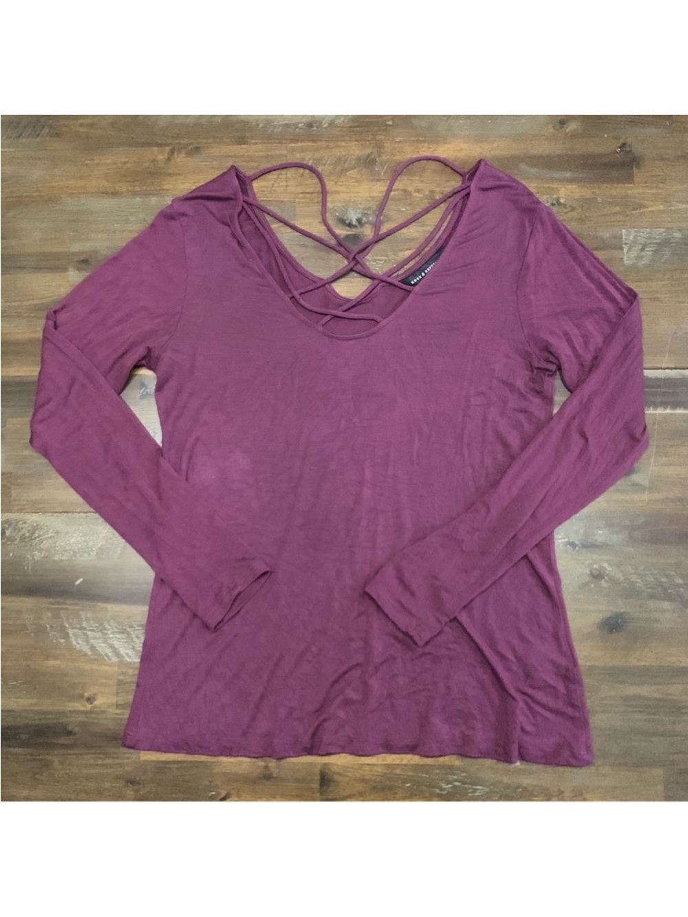 ✅ Rock & Republic maroon criss cross soft long sleeve scoop neck shirt